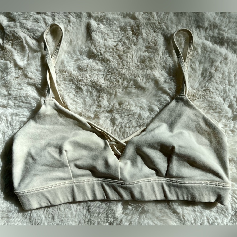 ALO Yoga Ivory Interlace sports Bra, Small - Picture 2 of 5